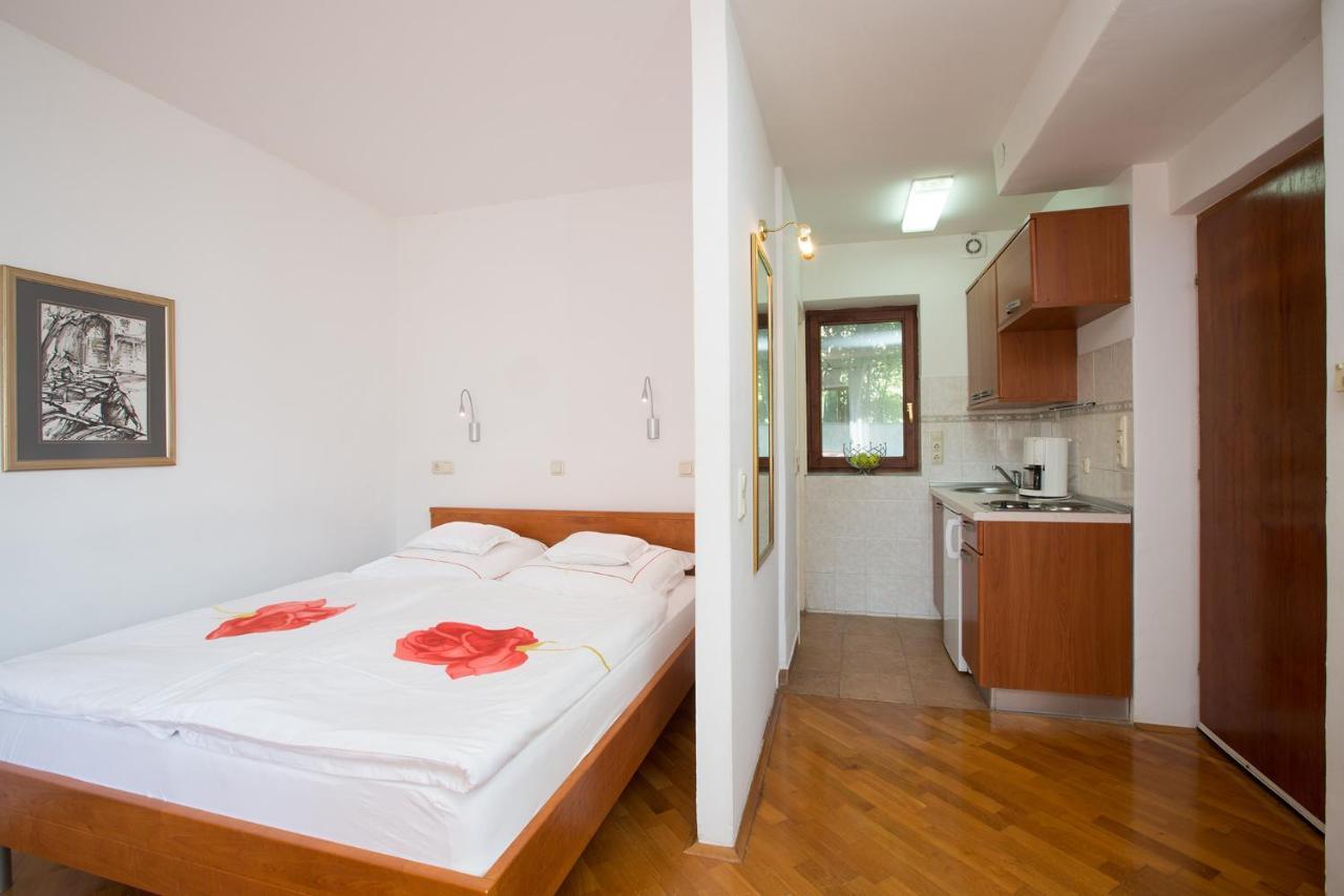 Giardino Laura Apartment *